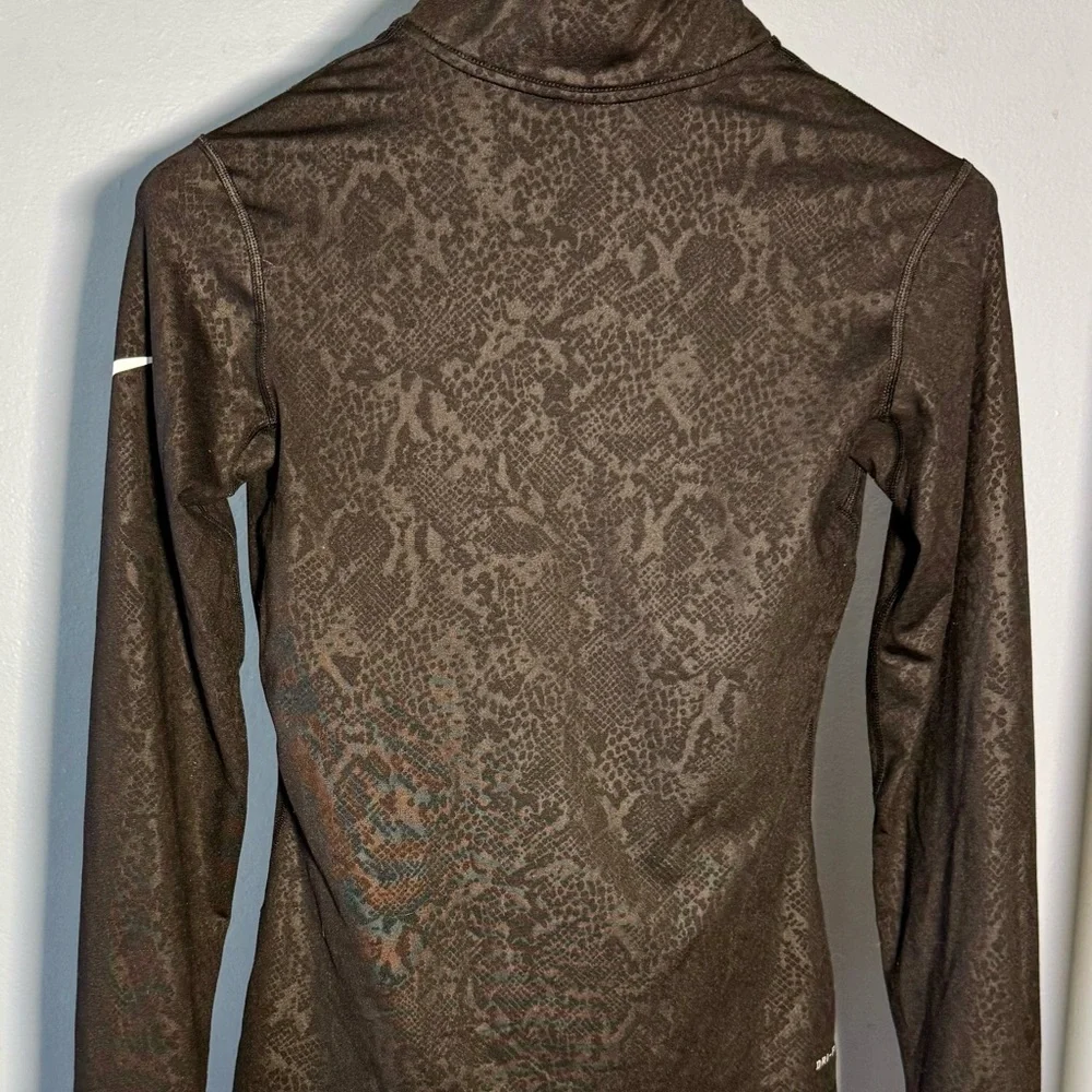 EUC Nike Pro Dri-FIT 1/2 Zip Pullover in Black Snakeskin